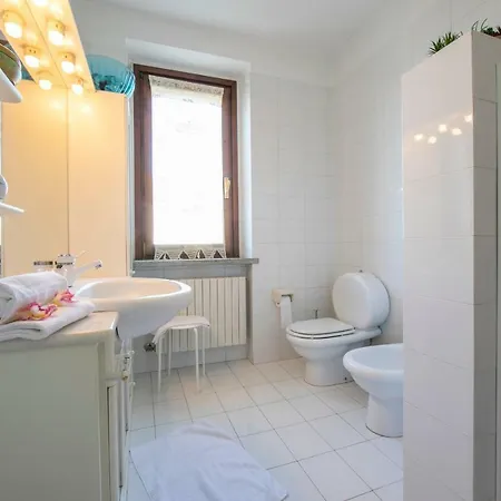 Villa Barza Sleeps 8 Wifi
