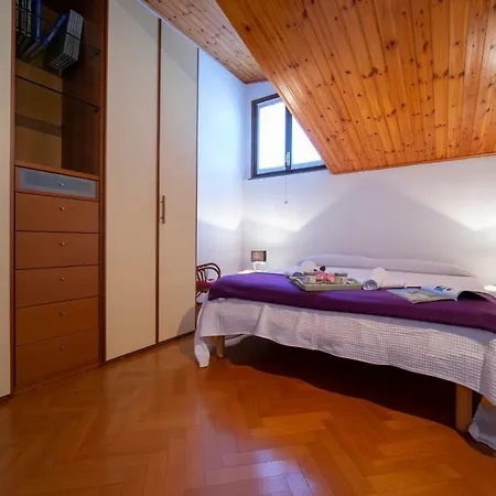 Barza Sleeps 8 Wifi Cadrezzate