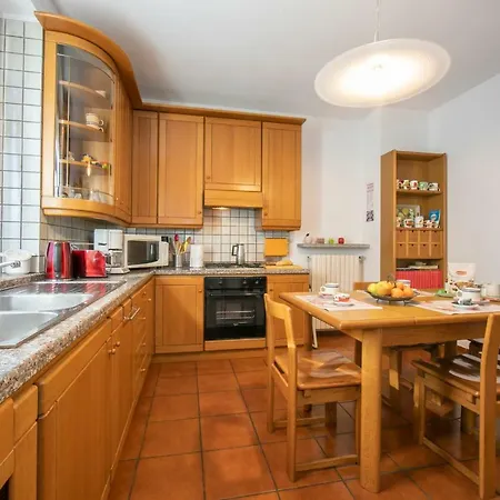 Barza Sleeps 8 Wifi Cadrezzate